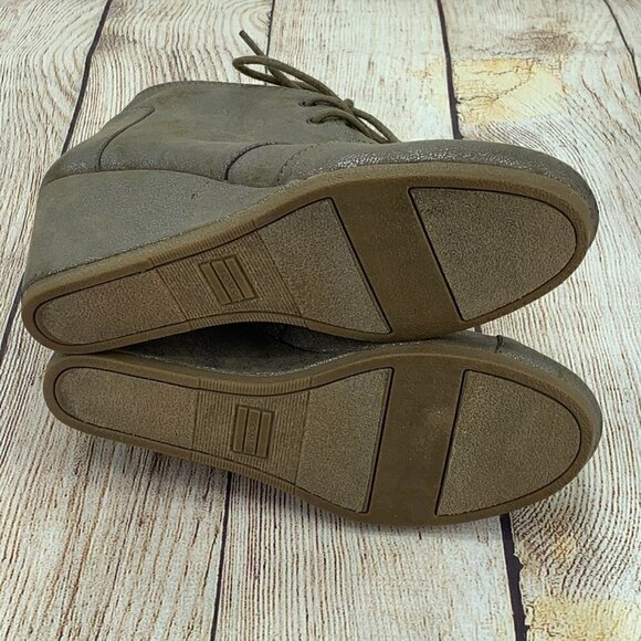 Toms Beige w/ Silver Metallic Overlay Wedges - Picture 7 of 10